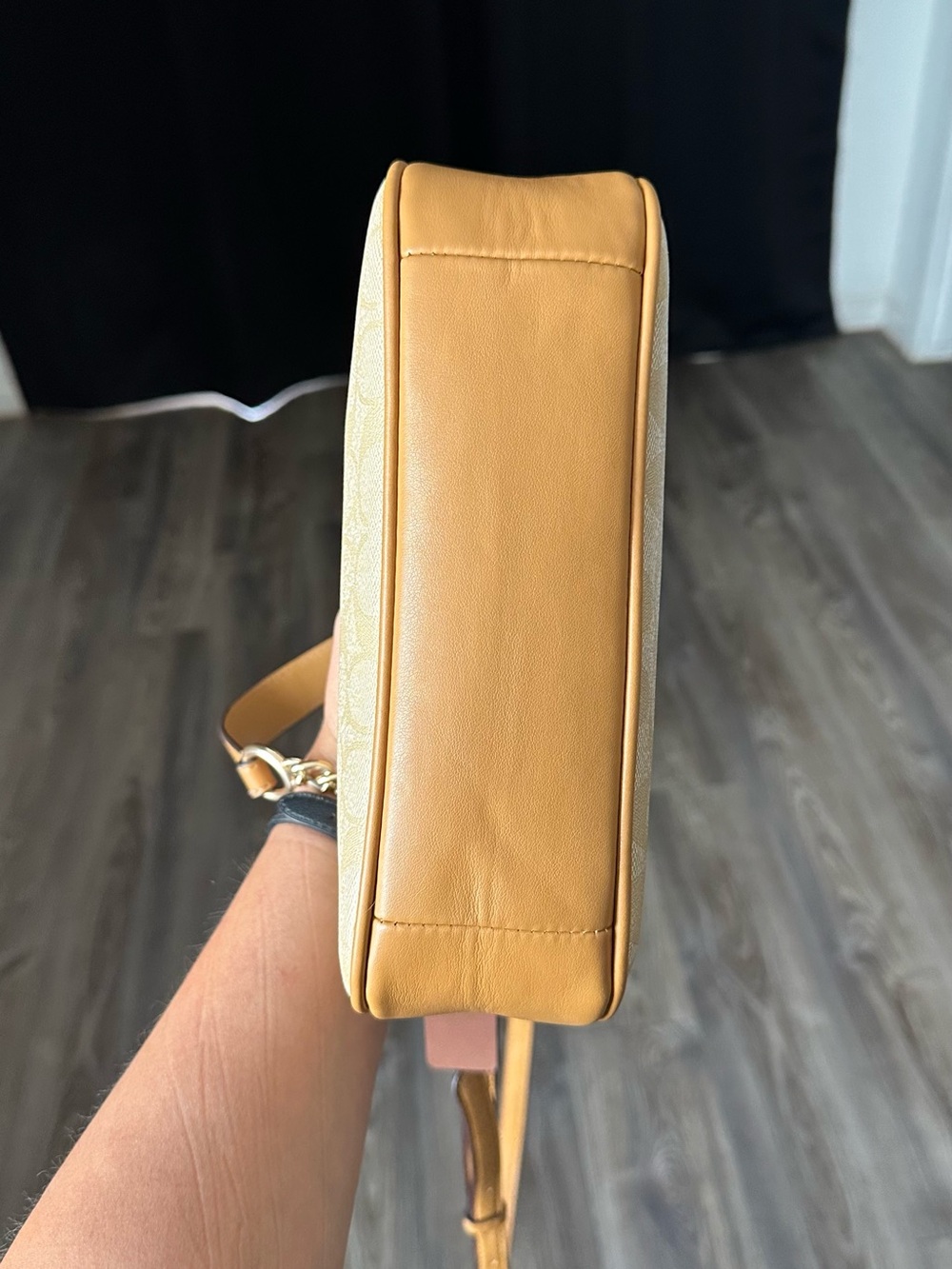 Coach Teri 2018 Shoulder Bag in Signature Canvas with Crossbody Strap - Picture 7 of 9